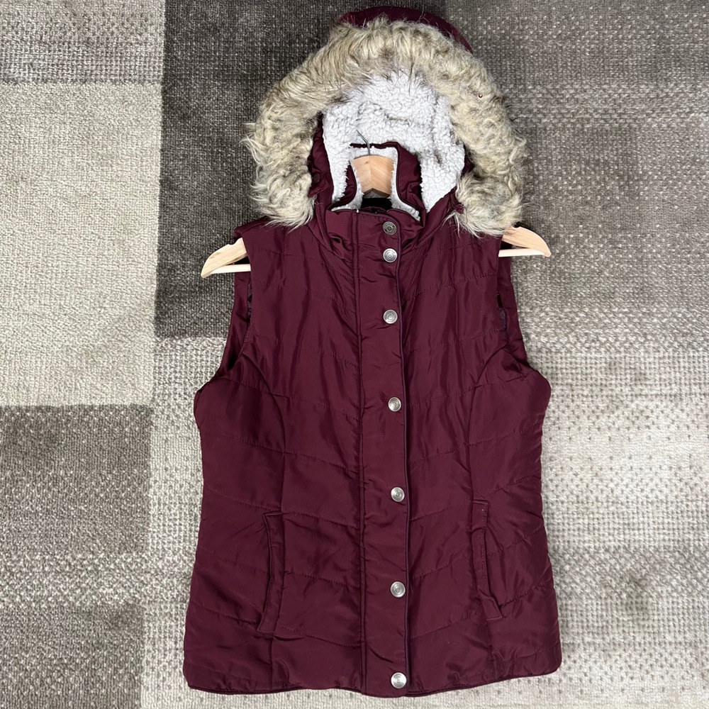 Aeropostale Womens Small Maroon Puffer Vest‎ Faux Fur Hood Sherpa Lined Quilted